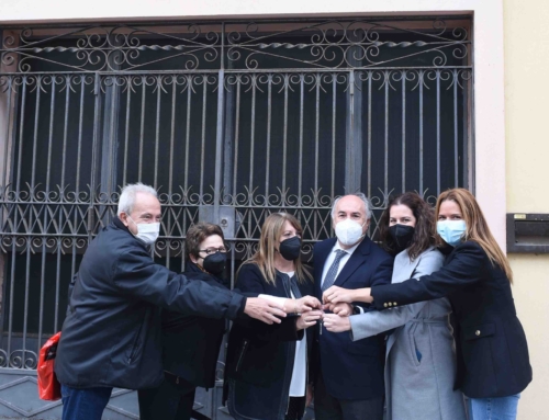 Landaluce hace entrega oficial de las llaves para un futuro servicio de APADIS Bahía de Algeciras
